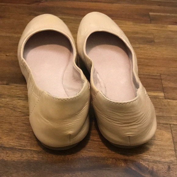 Vince Camuto Flats- worn 3x - Picture 3 of 4